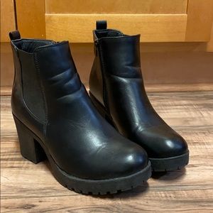 Refresh chunky black booties